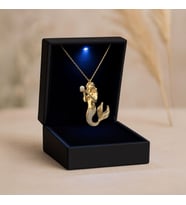 Işıklı Kutuda Deniz Kızı Altın Kaplama Gümüş Kolye (Gold)