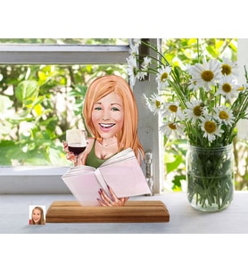BK Gift Kişiye Özel Kadın Karikatürlü Ahşap Standlı Pleksi Biblo-100, Anneye Hediye, Arkadaşa Hediye