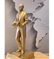 TÖREN KIYAFETLİ ATATÜRK BİBLOSU