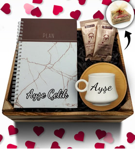 Kasa İçerisinde Kişiye Özel Beyaz Fincan & Telli Defter & Türk Kahvesi Hediye Seti