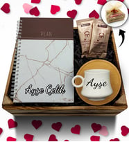 Kasa İçerisinde Kişiye Özel Beyaz Fincan & Telli Defter & Türk Kahvesi Hediye Seti