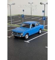 Mavi 1:36 Ölçek Die Cast Kapıları Açılır Lisanslı BMW 2002 Ti Oyuncak Metal Model Araba