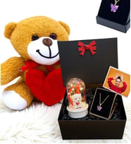 Kırmızı Kalpli Peluş Ayıcık ve Kelebek Kolyeli Fotoğraflı Hediye Kutusu - Premium Set (Model 4)