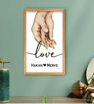 BK Gift Kişiye Özel Sevgili El Ele Tasarımlı Ahşap Çerçeveli Tablo-1 40x25cm, Sevgililer Günü, Sevgiliye Hediye