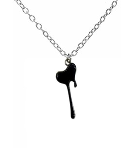 Siyah Damlayan Kalp Figürlü Kolye – Unisex Metal Zincirli Alternatif Tasarım