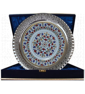 Armada Çini PRT 35 25 Cm Sarı Altın Yaldızlı Lale karanfil Desenli Gümüş Çerçeveli Porselen Çini Tabak