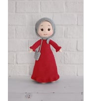 Kırmızı Elbiseli Ravza Bebek Amigurumi Organik Oyuncak