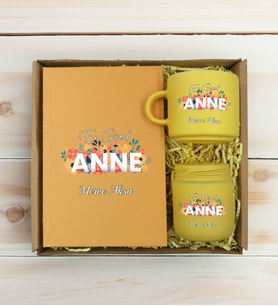 BK Gift Kişiye Özel İsimli DTF Anne Temalı Sarı Defter & Kahve Fincanı & Mum Hediye Seti-2, Anneye Hediye, Anneler Günü Hediyesi