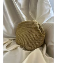El Yapımı Parlak Gold Clutch Çanta – Örgü Minimal Tasarım