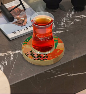 BK Gift Kişiye Özel Modern Art Tasarımlı Doğal Ahşap Tabaklı Heybeli Çay Bardağı Model 3