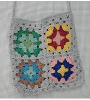 El Örgüsü Renkli Motifli Koton Omuz Çantası - Boho Tarz Çiçekli Kare Mini Çanta (18x18 cm) Ayla Karakılçık