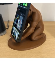 3D Baskı Goril Telefon Tutucu - Kaslı Goril Masaüstü Telefon Standı-Kahverengi