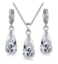 Swarovski Taşlı, Zirkon Taş İşlemeli  Zarif Takı Seti (Kolye Küpe), Yeni Yıl, Sevgililer Günü Hediye si, Ahşap Kutu İçerisinde (Parlak Beyaz)