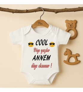 Pia Baby B39 %100 Pamuk Cool Diye Yazılır Annem Diye Okunur Yazılı Tasarlanabilir Bebek Body (Ekru)