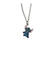 Stitch Mavi Sevimli Karakter Figürlü Unisex Kolye – Eğlenceli, Renkli ve Neşeli Tasarım