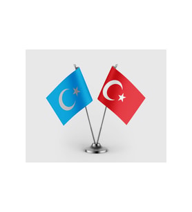 Doğu Türkistan Bayrağı ve Türk Bayrağı İkili Saten Masa Bayrağı Takımı