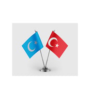 Doğu Türkistan Bayrağı ve Türk Bayrağı İkili Saten Masa Bayrağı Takımı