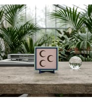 Üç Hilal Motifli Şık Dekorasyon Objesi, Minimalist Çizgilere Sahip Masaüstü Aksesuarı 10x10 cm