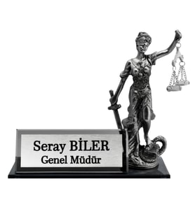 Kişiye Özel Tasarım Cam Masaüstü İsimlik - Ofis İsimlik - Masalık – Masa İsimliği – Ofis İsimliği – Yönetici İsimliği – Kişiye Özel Hediye – Themis Adalet Heykeli İsimlik