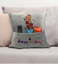 BK Gift Kişiye Özel Yılbaşı Karikatür Tasarımlı Organizer Kumanda ve Atıştırmalık Cepli Gri Kırlent Yastık- 10, Yılbaşı Hediyesi, Yeni Yıl Hediyeleri