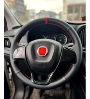 DİKİŞLİ DİREKSİYON KILIFI SİYAH DERİ NOKTALI DERİ KIRMIZI DİKİŞLİ FIAT FİORİNO İÇİN
