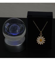 Papatya Kolye Altın Kaplama Özel Kutuda & Satürn Model Cam Küre Işıklı Standlı Set