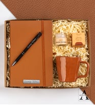 Kişiye Özel Defterli Hediye Seti- Çizgili Defter- Tükenmez Kalem- Seramik Kupa- Teashop Müslin Çay- Mum - Özel Tasarım Hediye Kutusu (Kahverengi)