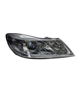 Skoda Octavia Sağ Far Lambası 2009-2012