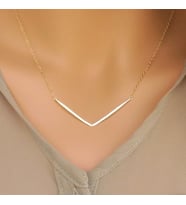 V Model Gümüş Hediyelik Kadın Kolye