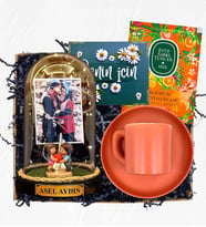 Fotoğraflı İsimli ve Işıklı Fanus & Turuncu Kahve Fincanı Hediye Seti  Kişiye Özel Premium Set (Model 4)