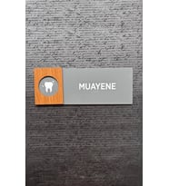 Muayene Doktor Hastahane Kapı İsimlik Levhası Antrasit Pleksi Ceviz Detaylı Kendinden Yapışkanlı