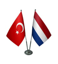 Masa Üstü Hollanda Bayrağı Türk Bayrağı İkili Krom Direk Masa Bayrak Seti