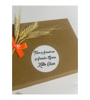 Anneler Günü Siyah Yazılı Yuvarlak Yapışkanlı Etiket 5x5 cm 100 adet