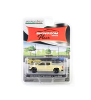 Greenlight Showroom Floor Series 5- 2023 Chevrolet Silverado LT Trail Boss 1/64 Model Araba (Sarı)