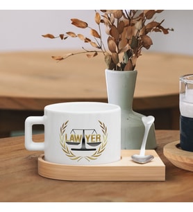 BK Gift Kişiye Özel İsimli Avukat Tasarımlı-1, Ahşap Altlıklı Seramik Fincan, Meslek Hediyesi, Yeni İş Hediyesi