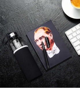 Kişiye Özel Siyah Touch Roller Kalem & Mustafa Kemal Atatürk Resimli Defter & Özel Kılıflı Cam Matara Hediye Seti