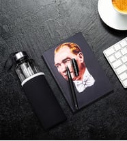 Kişiye Özel Siyah Touch Roller Kalem & Mustafa Kemal Atatürk Resimli Defter & Özel Kılıflı Cam Matara Hediye Seti