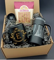 Kişiye Özel Taçlı Gold Baş Harf Baskılı Siyah Kupa & French Press & Colombian Filtre Kahve Hediye Seti