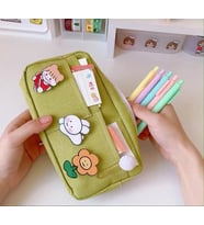 Kawaii Çok Bölmeli Kalem Kutusu – Geniş Kapasiteli Fermuarlı Organizer Kalemlik (Üstündeki Süsler Dahil Değildir)
