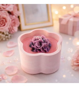 Çiçek Detaylı Dekoratif Mum – El Yapımı Pembe Tasarım Mum (10 cm) (Pudra Pembe)