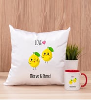 Kişiye Özel Sevimli Limonlar Kare Yastık ve Kırmızı Kupa