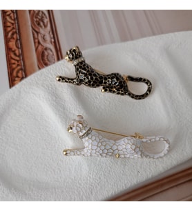 Lente Aksesuar Kaplan Broş-Kristal Taşlı Gold Detaylı Leopar Figürlü Yaka İğnesi (Beyaz)