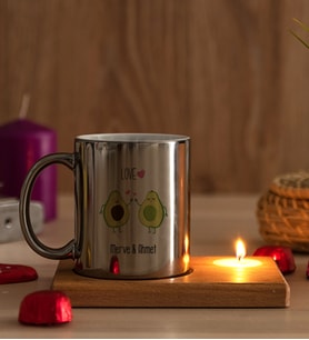 Kişiye Özel Sevimli Avokado Desenli Ahşap Altlıklı Mumlu Silver Kupa