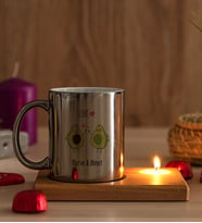 Kişiye Özel Sevimli Avokado Desenli Ahşap Altlıklı Mumlu Silver Kupa