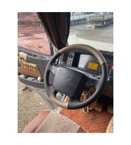 DİKİŞLİ DİREKSİYON KILIFI KOYU BEJ/SİYAH DERİ SİYAH DİKİŞLİ VOLVO TIR KAMYON İÇİN