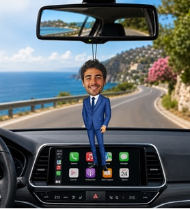 Kişiye Özel Karikatürlü Araç Dikiz Aynası Süsü – Takım Elbiseli Mini Karakter Tasarımı