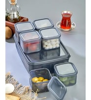 Kapaklı Kahvaltılık Seti, Beyaz, Çizgili Vakumlu Bölmeli Tepsi, 1 Adet 40x23 cm Tepsi ve 6 Adet 10x10x5.3 cm Saklama Kabı, BPA Free (Beyaz)