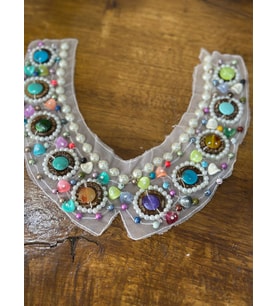 RENKLİ TAŞ BONCUK İŞLEME YAKA DİKİŞ GİYİM AKSESUARI 32X25 CM