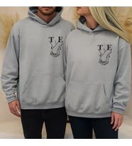 Kişiye Özel Baskılı El Ele Tutuşan Çift Tasarımlı Harf Tarih Detaylı Yıldönümü Tarihli Gri 2'li Sweatshirt (Grimelanj)