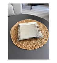 Kare Gümüş Renk Dövme Desenli Bakır Sunumluk 20x20 cm